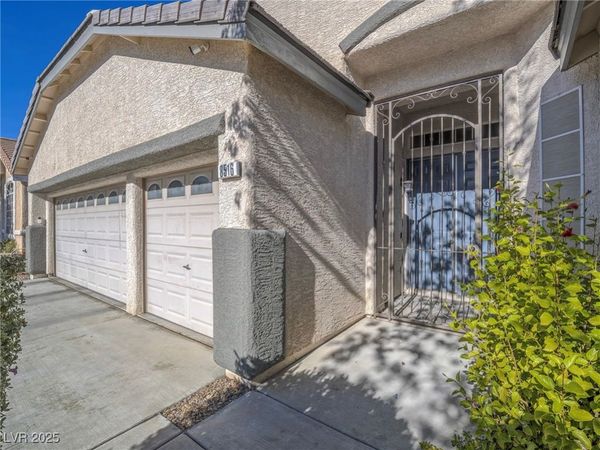 8516 Bandits Bluff Avenue, Las Vegas, NV 89143