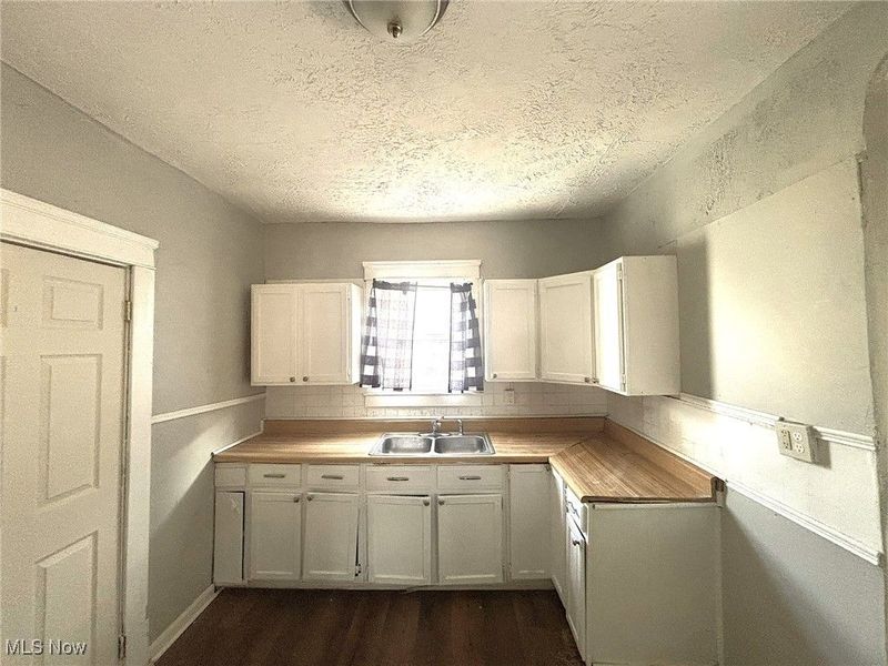 6306 Flowerdale Avenue, Cleveland, OH 44144 Photo 20