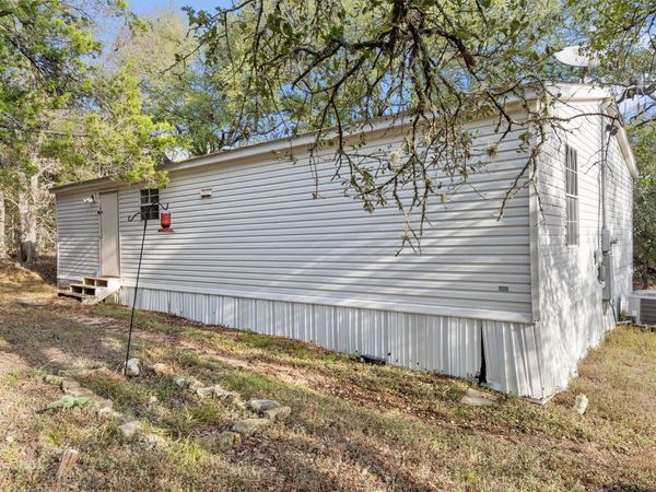 743 Oak MDWS, San Marcos, TX 78666
