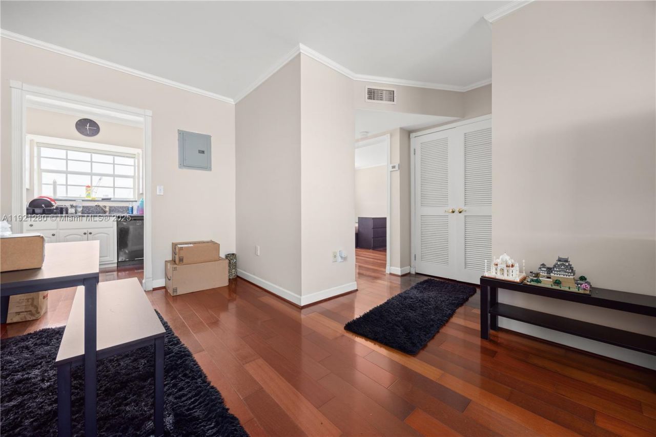 462 Golden Isles Dr, Unit 305, Hallandale Beach, FL 33009 Photo