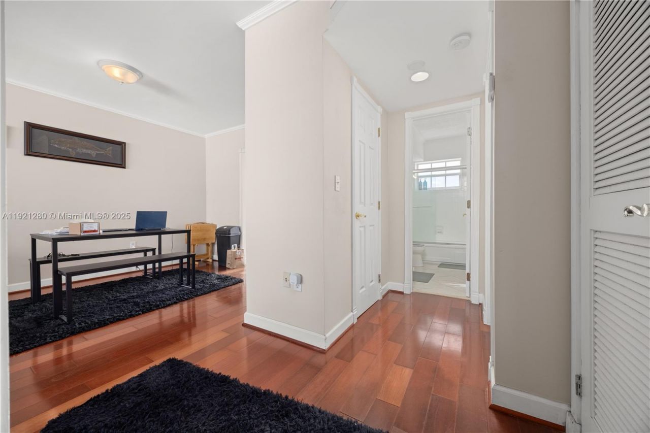 462 Golden Isles Dr, Unit 305, Hallandale Beach, FL 33009 Photo