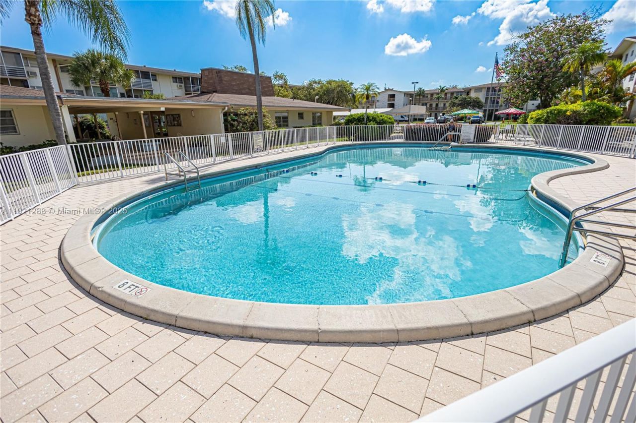 16790 NE 14th Ave, Unit 215, Miami, FL 33162 Photo