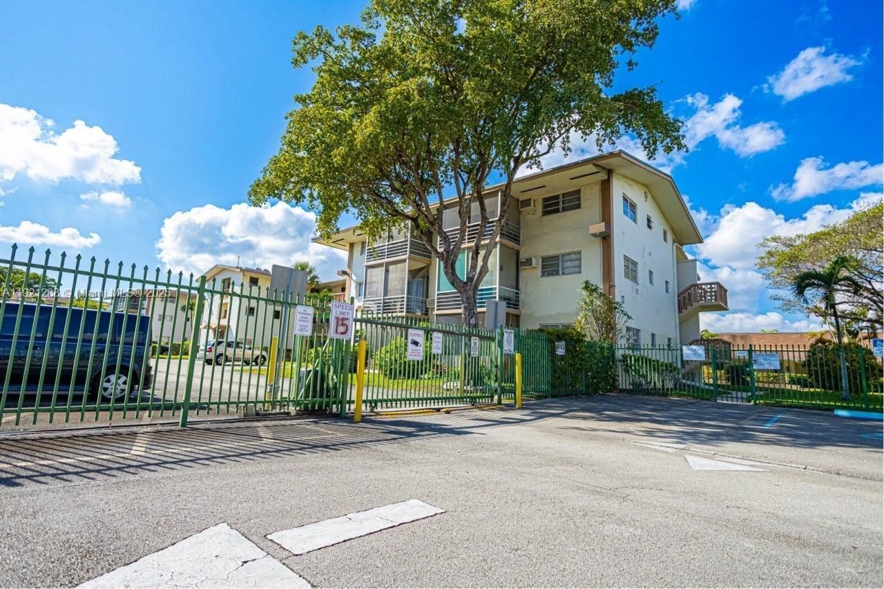 16790 NE 14th Ave, Unit 215, Miami, FL 33162 Photo