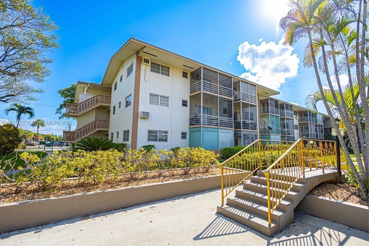 16790 NE 14th Ave, Unit 215, Miami, FL 33162 Photo