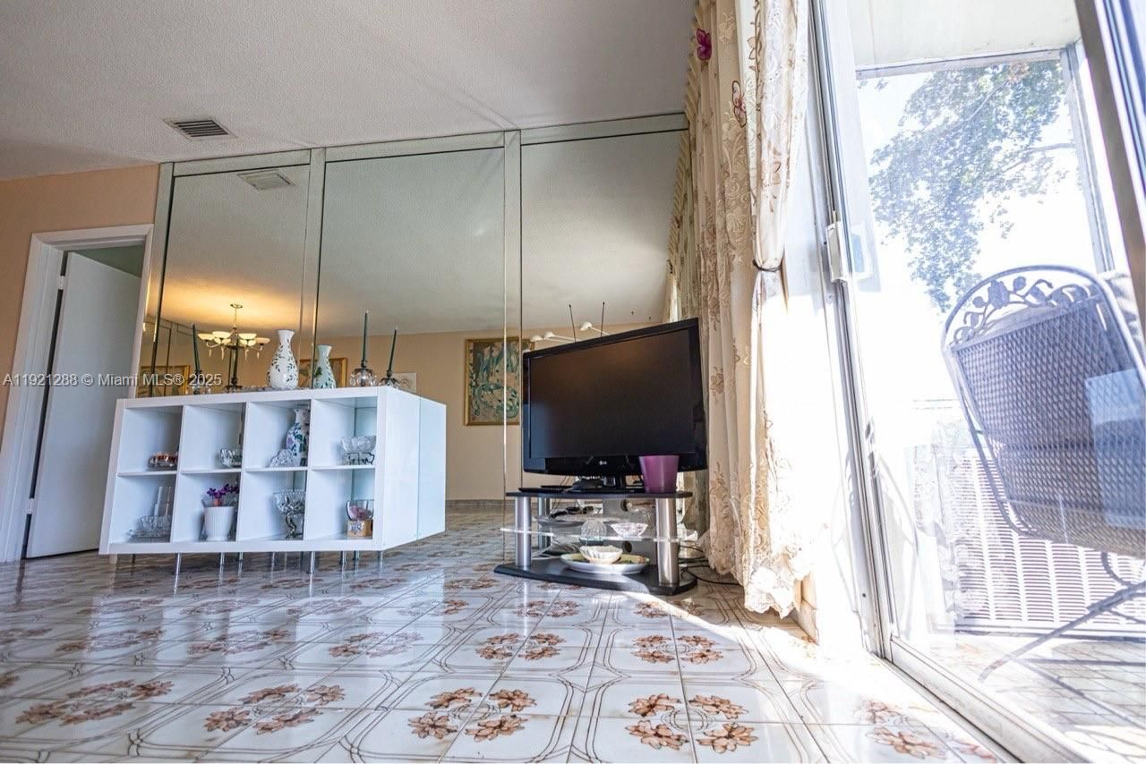 16790 NE 14th Ave, Unit 215, Miami, FL 33162 Photo