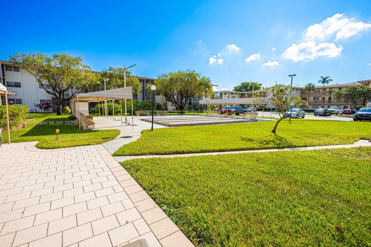 16790 NE 14th Ave, Unit 215, Miami, FL 33162 Photo