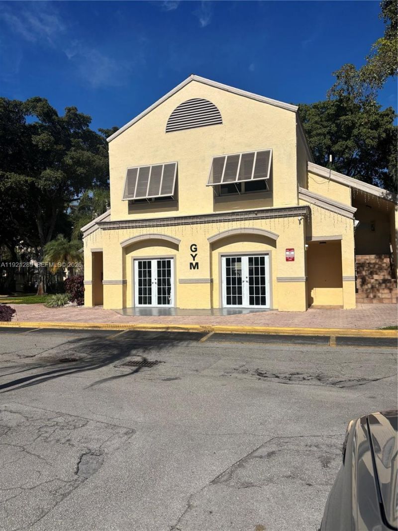 8290 Lake Dr, Unit 528, Doral, FL 33166 Photo