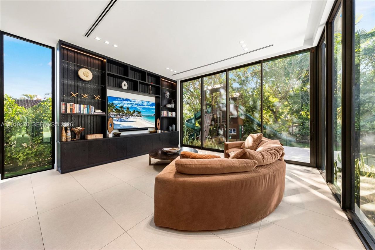 1202 NE 93rd St, Miami Shores, FL 33138 Photo