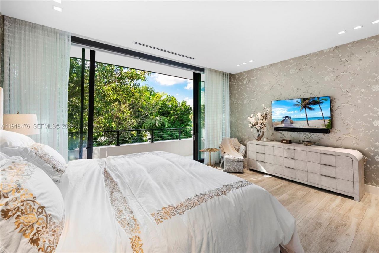 1202 NE 93rd St, Miami Shores, FL 33138 Photo