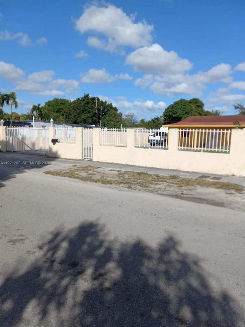 3041 NW 95th Ter, Miami, FL 33147 Photo