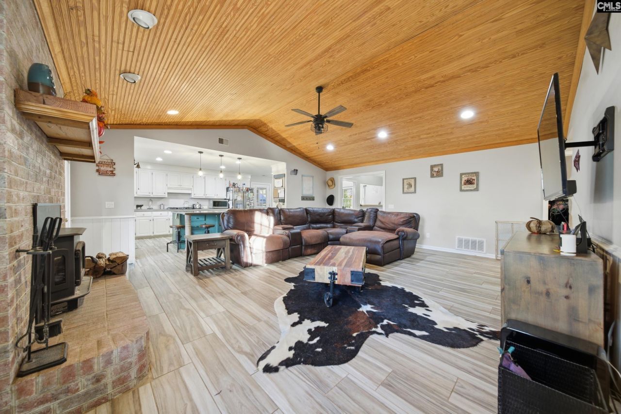 1381 Mike Stuck Road Photo 4