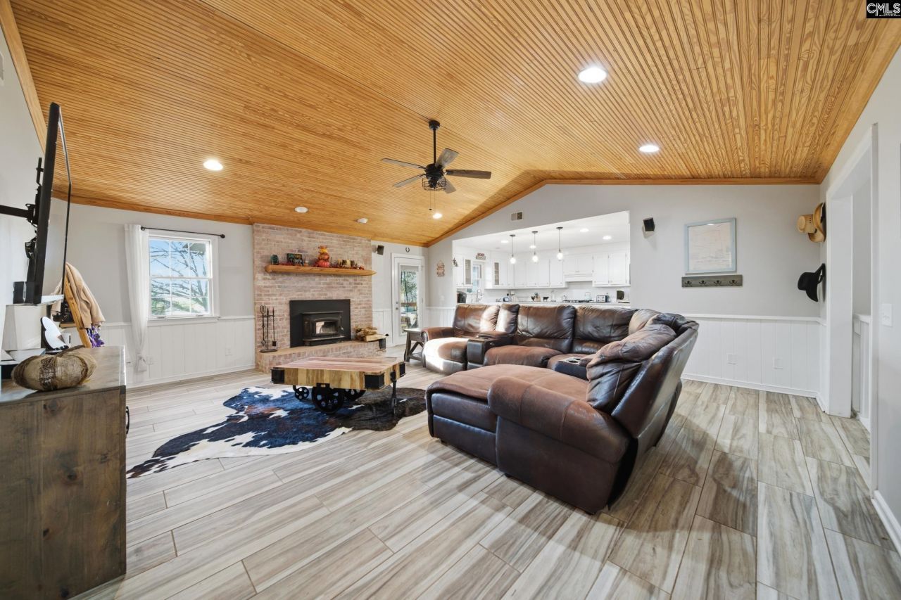 1381 Mike Stuck Road Photo 7