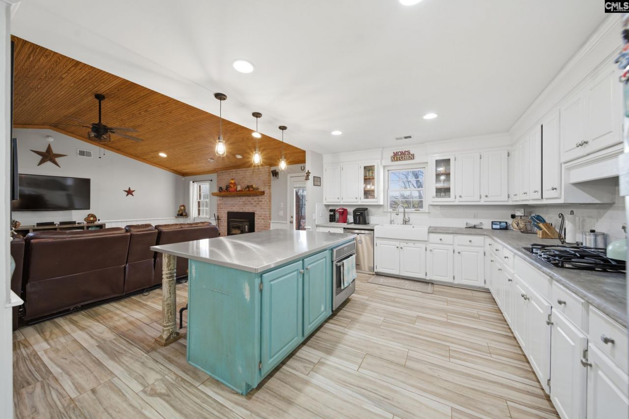 1381 Mike Stuck Road Photo 9