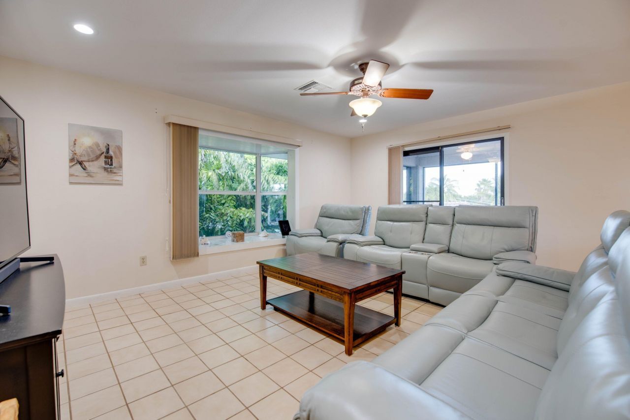 857 E Caribbean Drive, Summerland Key, FL 33042 Photo