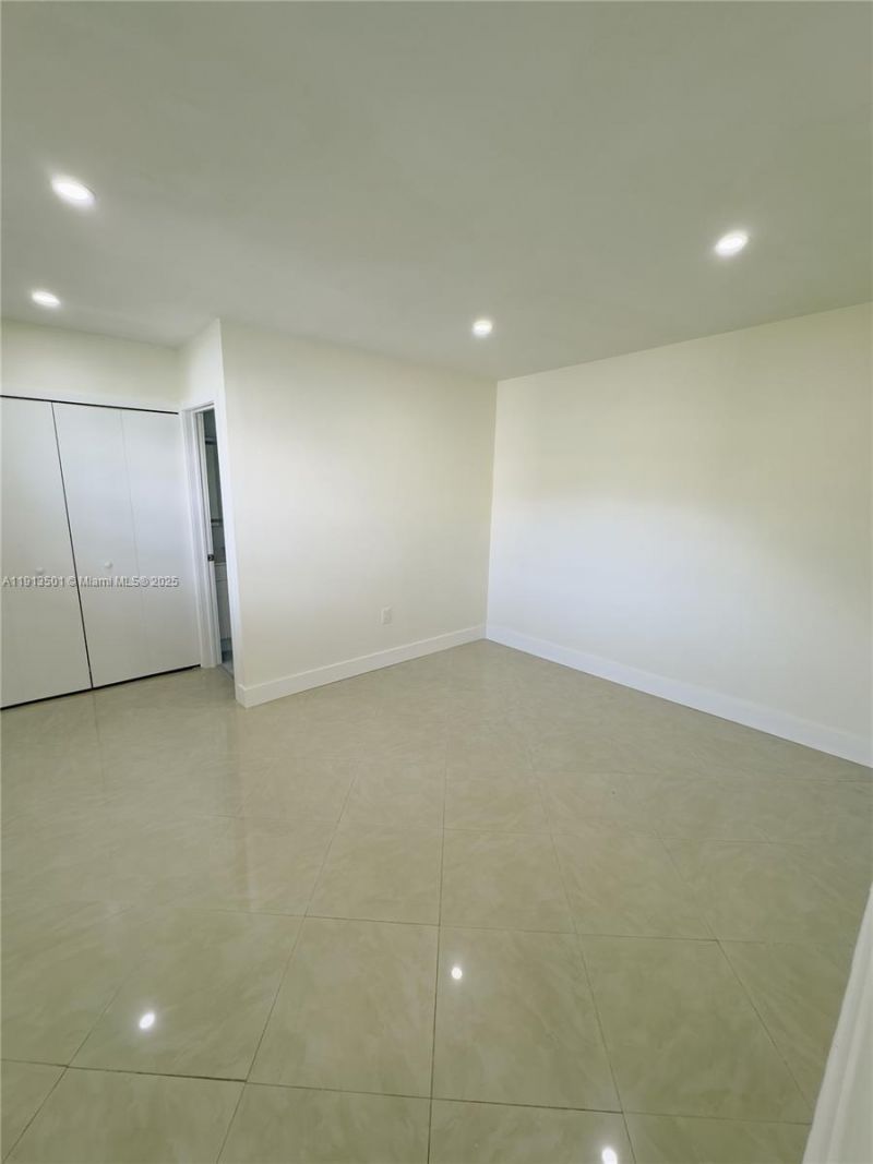 467 SE 3rd St, Unit 1, Hialeah, FL 33010 Photo
