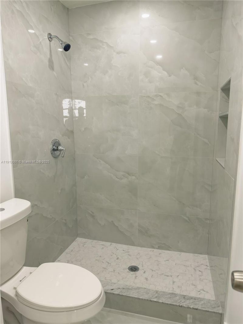 467 SE 3rd St, Unit 1, Hialeah, FL 33010 Photo