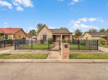 3640 6th Avenue, Fort Worth, TX 76110