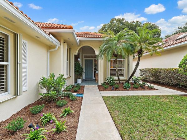 231 E Tall Oaks Circle, Palm Beach Gardens, FL 33410