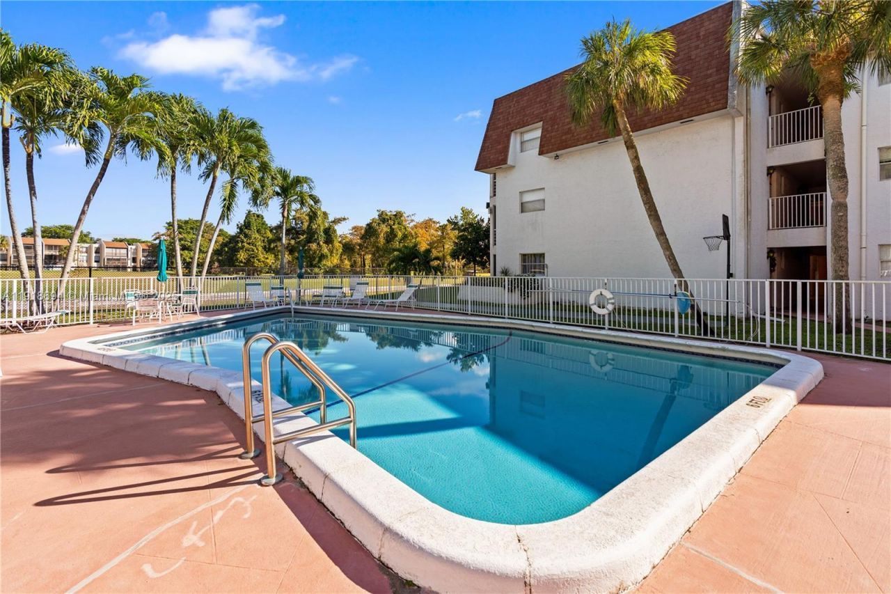 8000 Lagos De Campo Blvd, Unit A-104, Tamarac, FL 33321 Photo