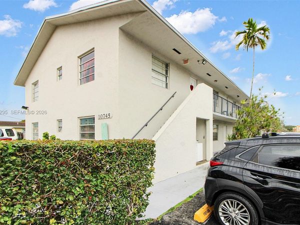 10745 SW 3rd St, Unit 6, Sweetwater, FL 33174