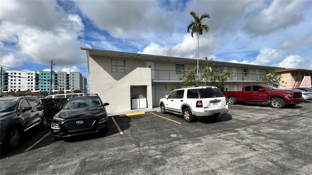 10745 SW 3rd St, Unit 6, Sweetwater, FL 33174 Photo