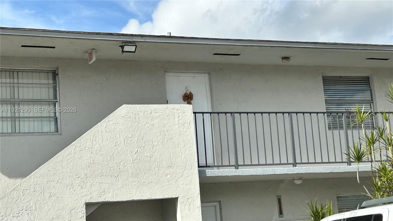 10745 SW 3rd St, Unit 6, Sweetwater, FL 33174 Photo