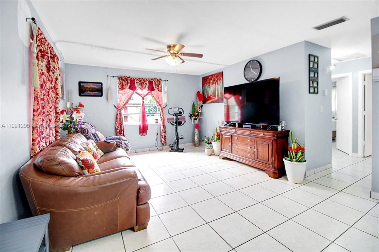 10745 SW 3rd St, Unit 6, Sweetwater, FL 33174 Photo