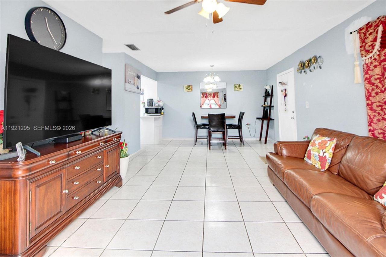 10745 SW 3rd St, Unit 6, Sweetwater, FL 33174 Photo