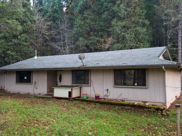 5201 Lake Shore Drive, Selma, OR 97538