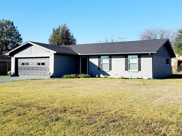 202 W Whitewright Road, Savoy, TX 75479