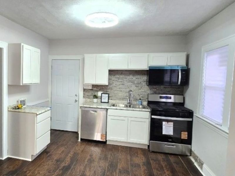 10909 Nelson Avenue, Cleveland, OH 44105 Photo 2