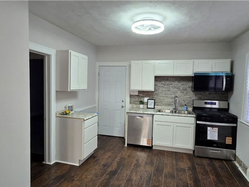 10909 Nelson Avenue, Cleveland, OH 44105 Photo 3