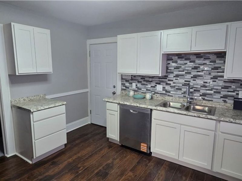 10909 Nelson Avenue, Cleveland, OH 44105 Photo 9