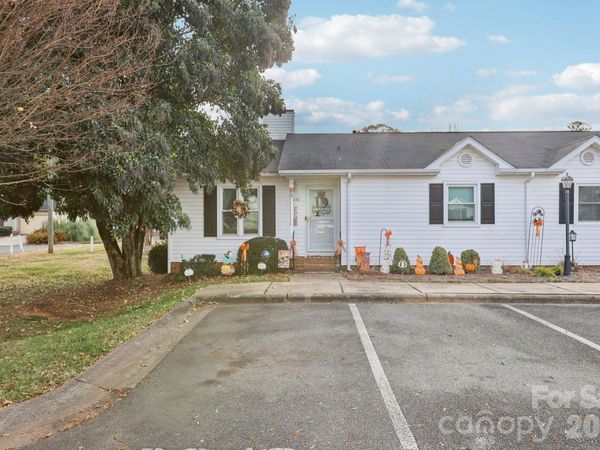 6042 Crape Myrtle Lane, Charlotte, NC 28216