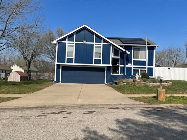 817 N Mohican Drive, Independence, MO 64056