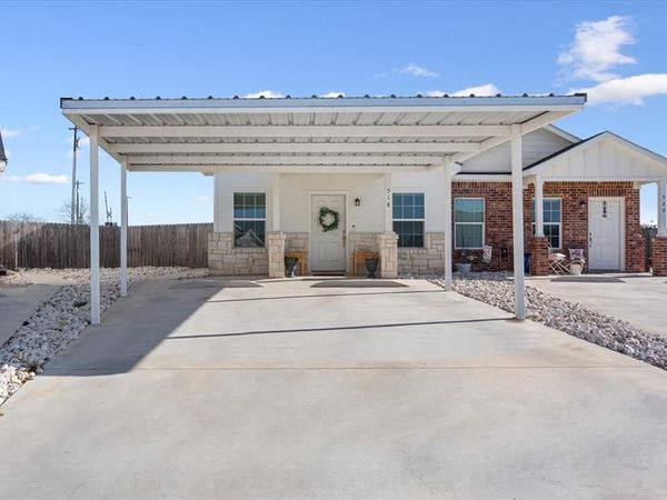 518 Alamo Court, McGregor, TX 76657