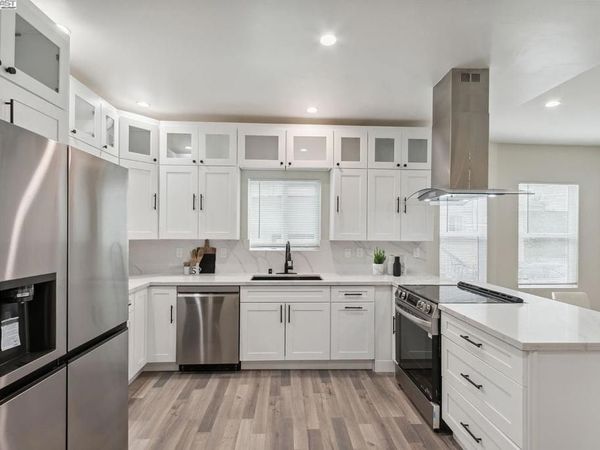 842 E 17th St, Oakland, CA 94606