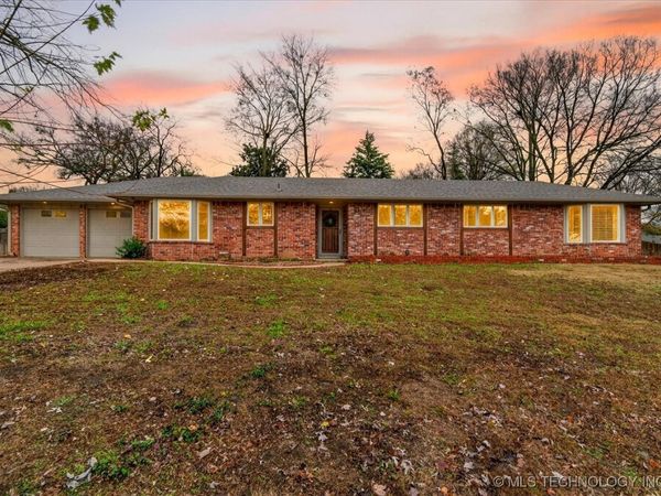 2318 Dorchester Drive, Bartlesville, OK 74006