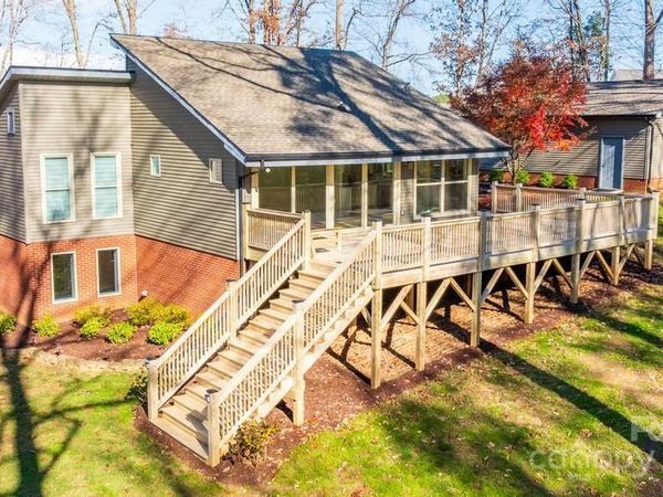 2106 Lynmore Drive, Sherrills Ford, NC 28673