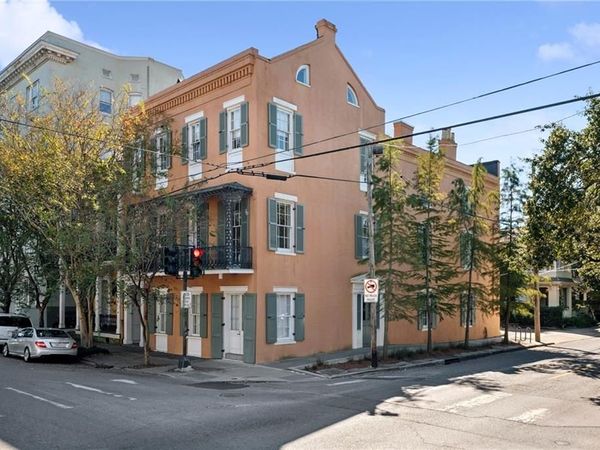 2200 PRYTANIA Street, New Orleans, LA 70130