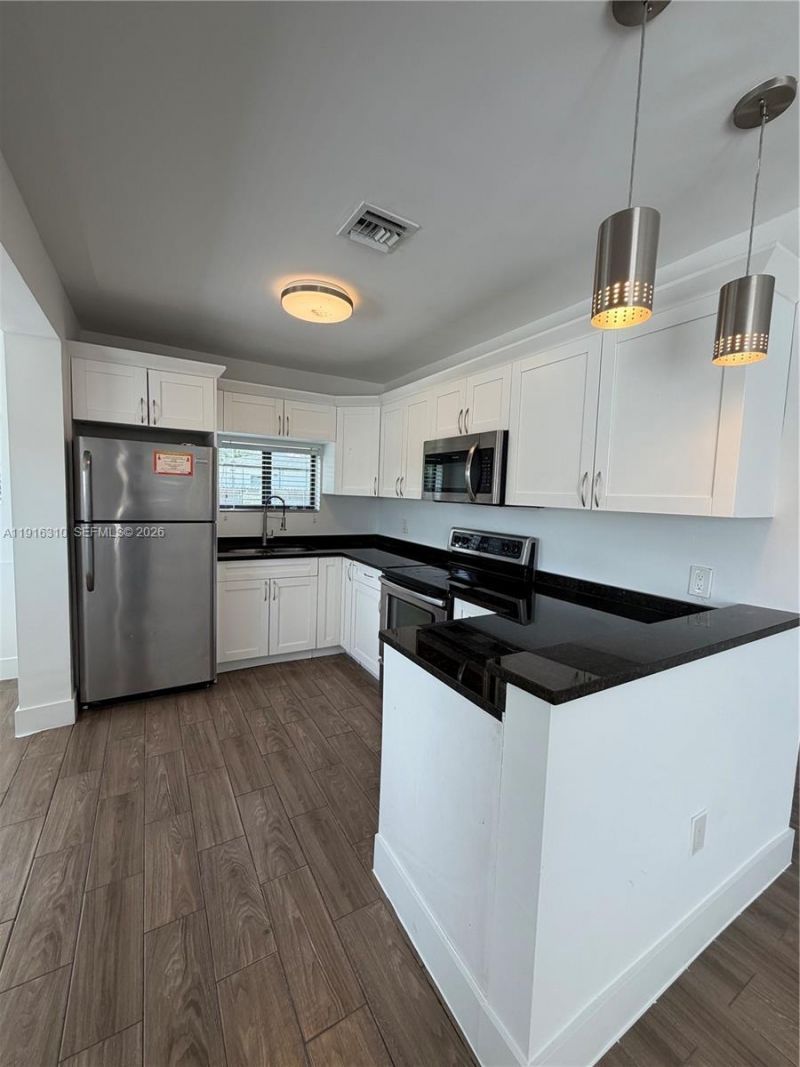107 W Pembroke Rd, Hallandale Beach, FL 33009 Photo