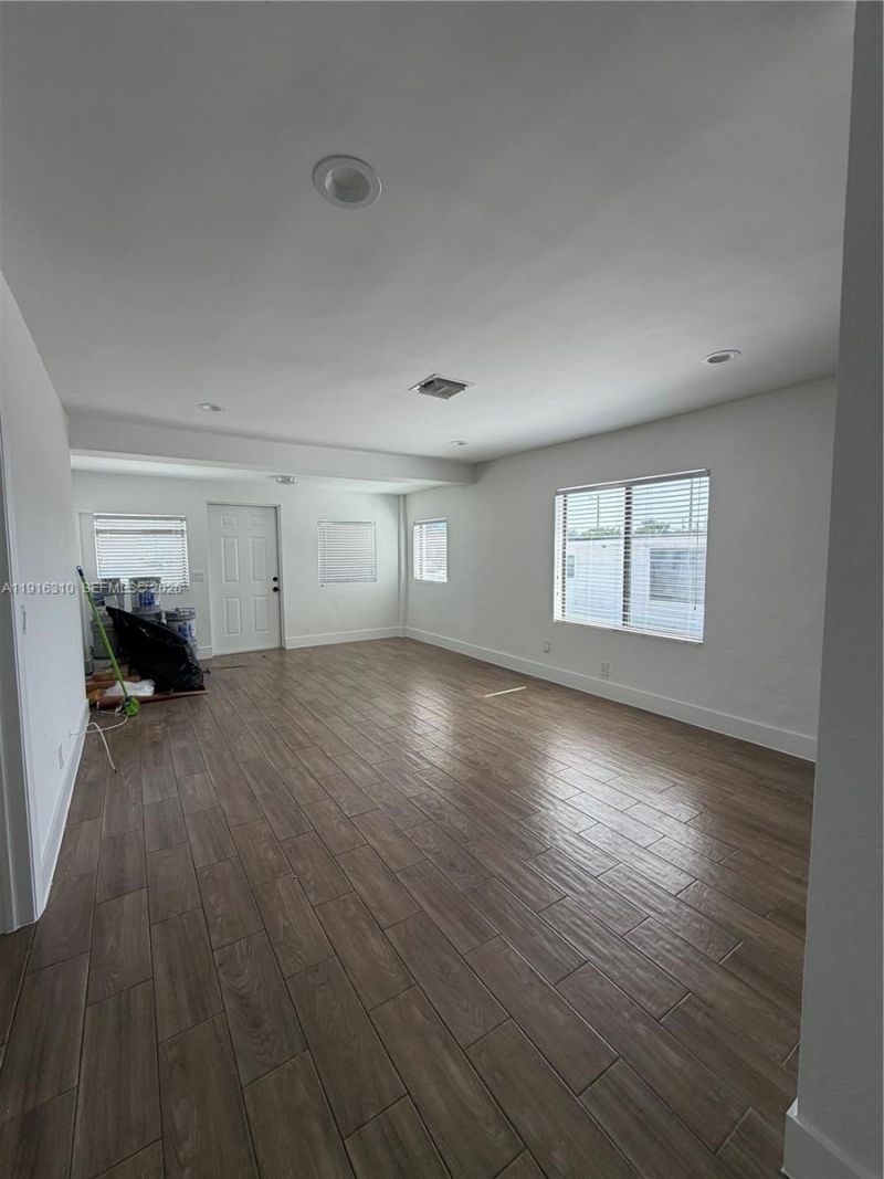 107 W Pembroke Rd, Hallandale Beach, FL 33009 Photo