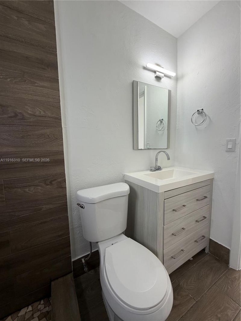 107 W Pembroke Rd, Hallandale Beach, FL 33009 Photo