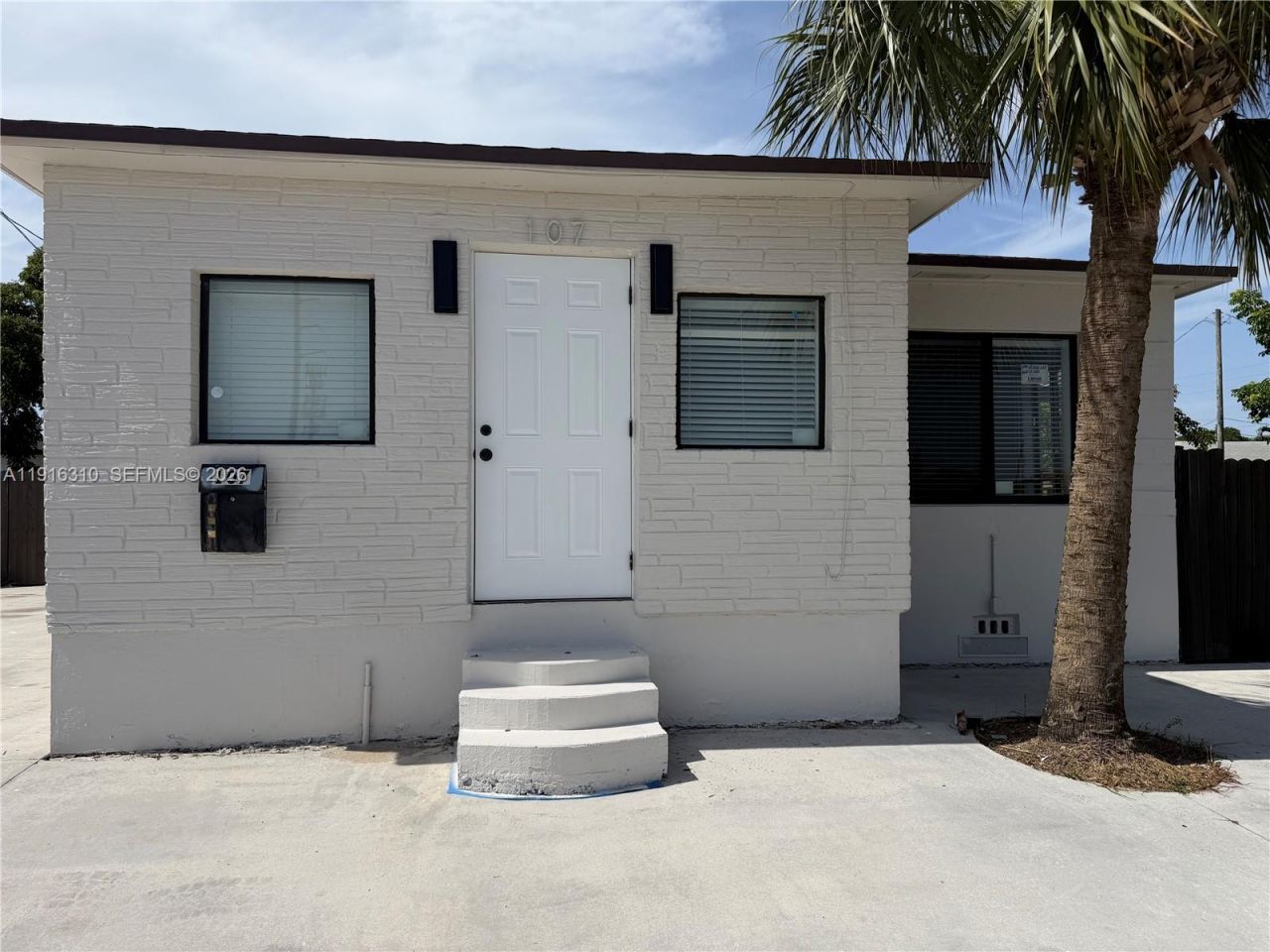 107 W Pembroke Rd, Hallandale Beach, FL 33009 Photo