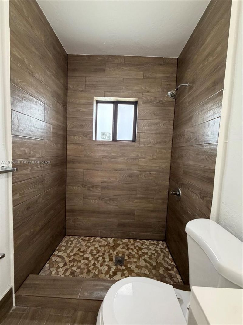 107 W Pembroke Rd, Hallandale Beach, FL 33009 Photo