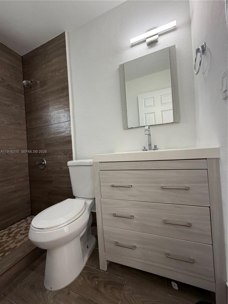 107 W Pembroke Rd, Hallandale Beach, FL 33009 Photo