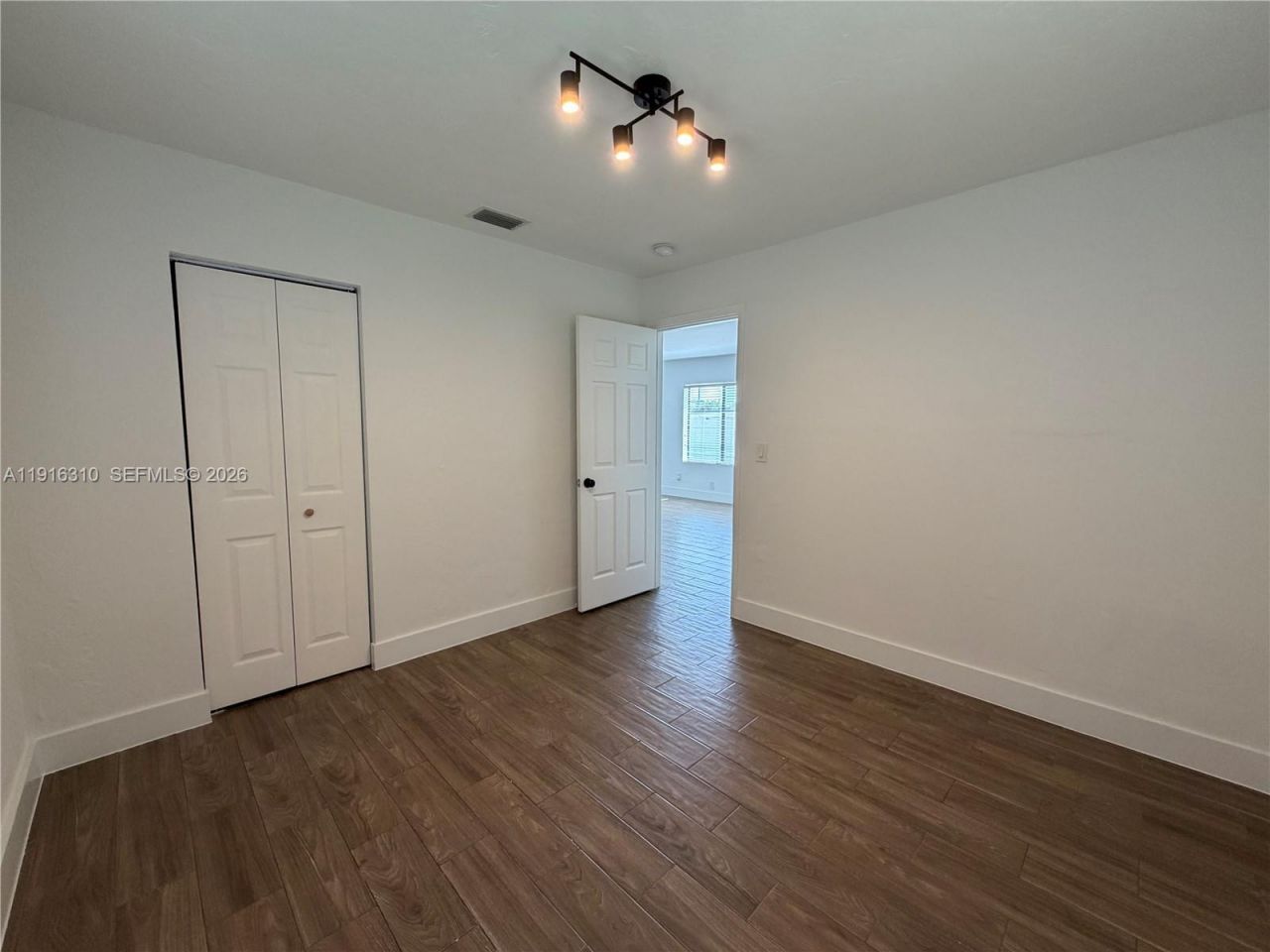 107 W Pembroke Rd, Hallandale Beach, FL 33009 Photo