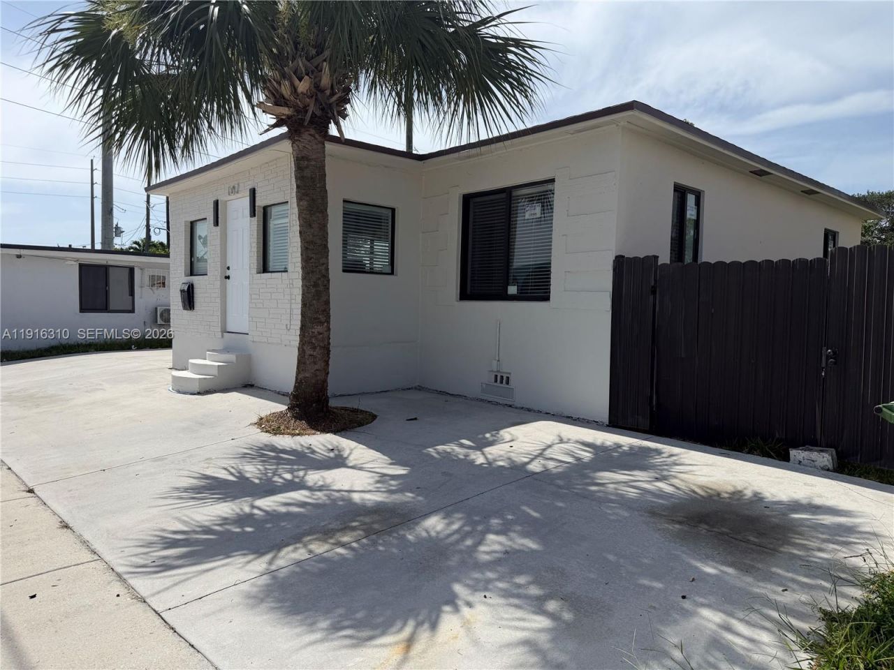 107 W Pembroke Rd, Hallandale Beach, FL 33009 Photo