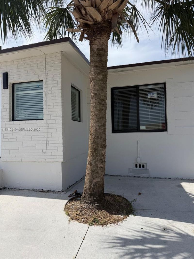 107 W Pembroke Rd, Hallandale Beach, FL 33009 Photo