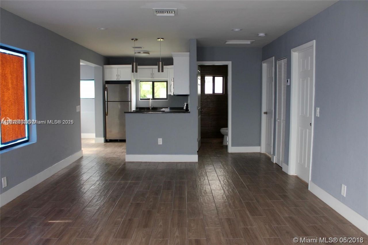 107 W Pembroke Rd, Hallandale Beach, FL 33009 Photo